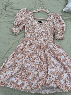 1. State White and Rust Paisley Smocked Puff-Sleeve Midi Dress